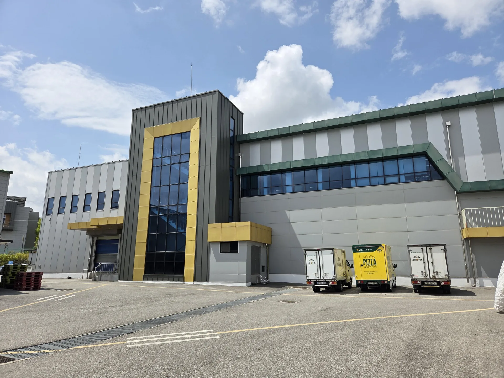 2000 Sq.m Heavy Industrial Facility with High Power Sanction in Sector 65 Noida