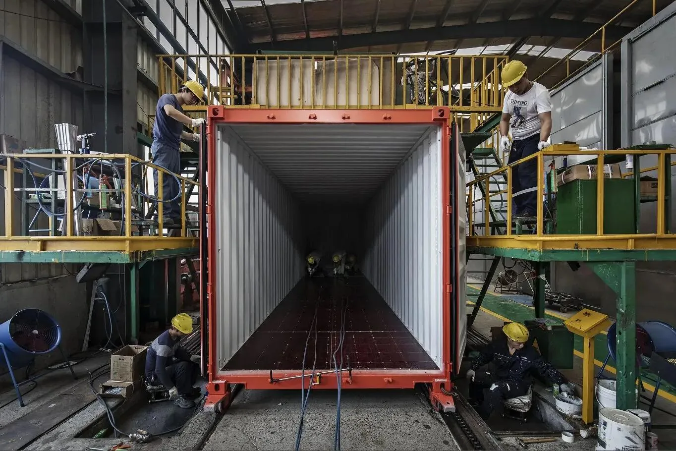 warehousing and industrial operations. Contact MaxRow Properties for suitable options.