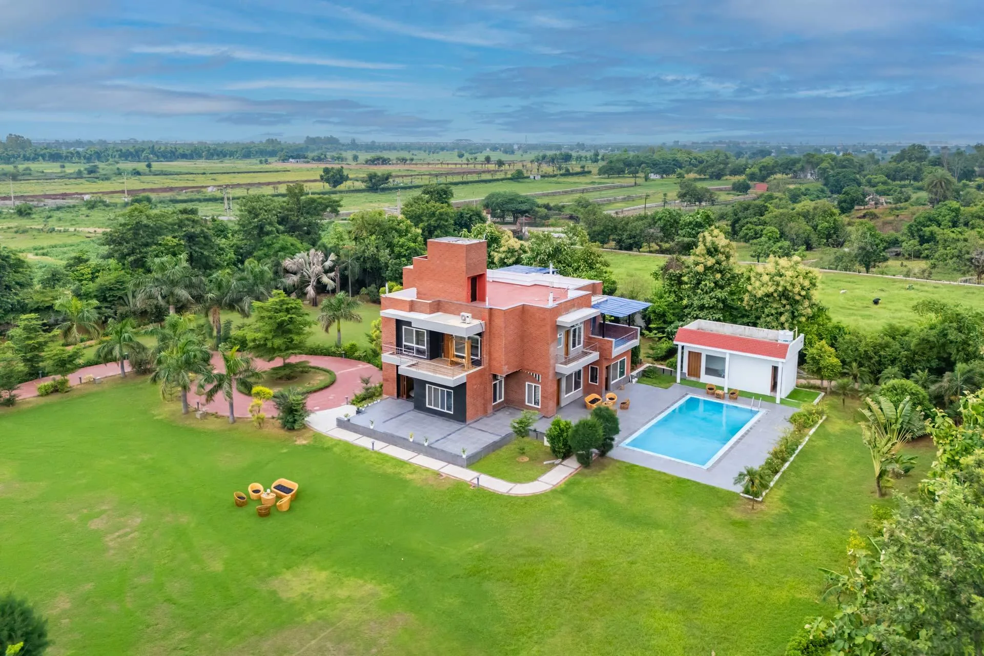 3000 Sq. Yards Spacious Rural Land Parcel in Aligarh